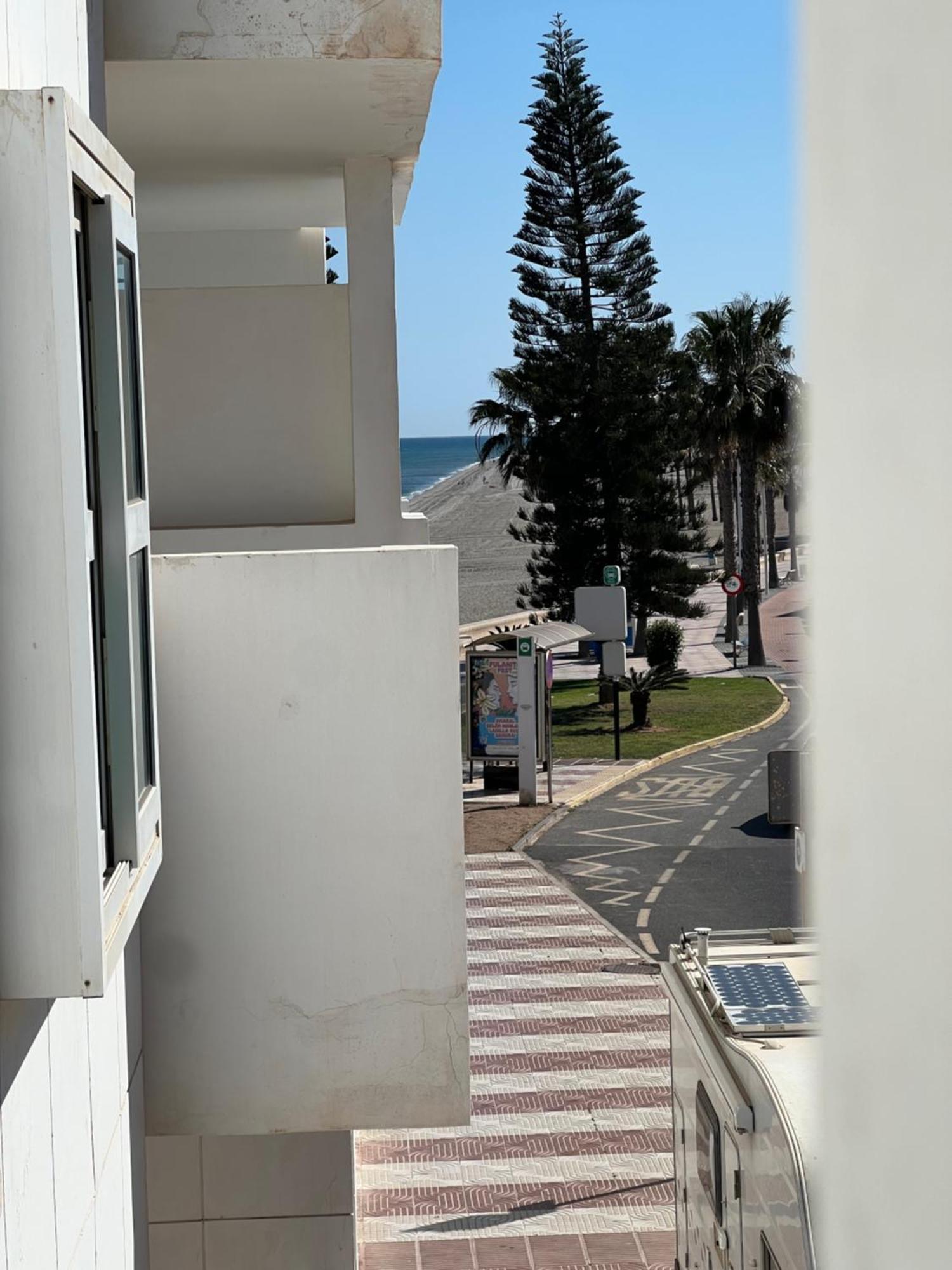 Apartamento En Primera Linea De Playa Рокетас-де-Мар Экстерьер фото